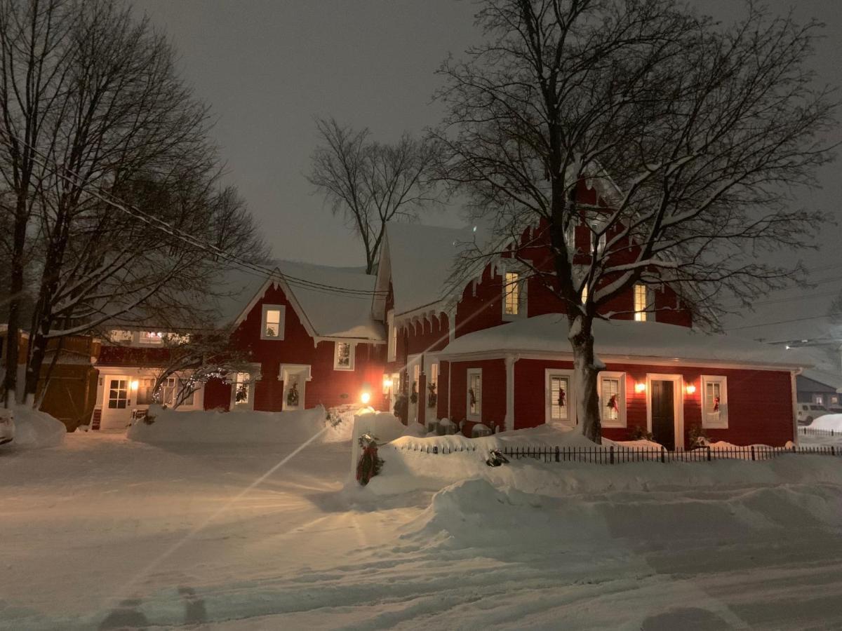 The Red House Fredericton Bed & Breakfast Exterior photo