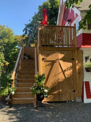 The Red House Fredericton Bed & Breakfast Exterior photo