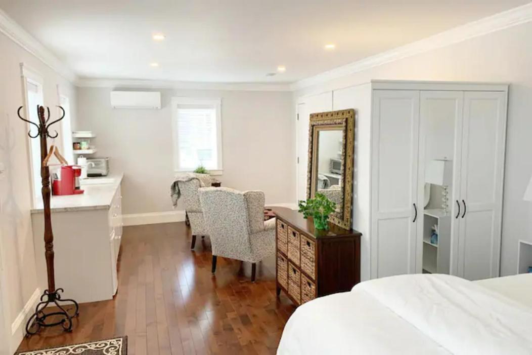 The Red House Fredericton Bed & Breakfast Exterior photo